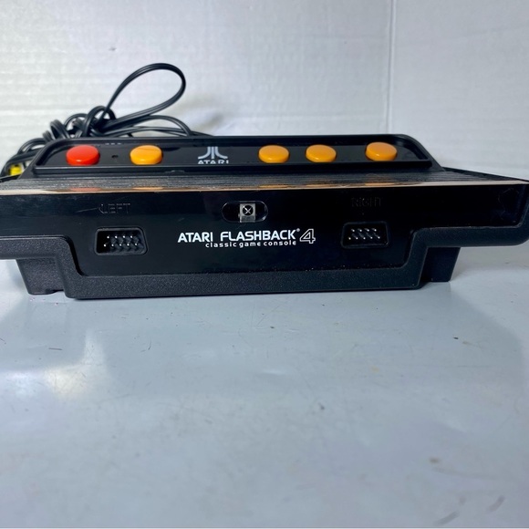 Atari Flashback 4 special edition console & 2 controllers. - Picture 11 of 14